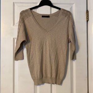𝅺the Limited women’s sweater; size small